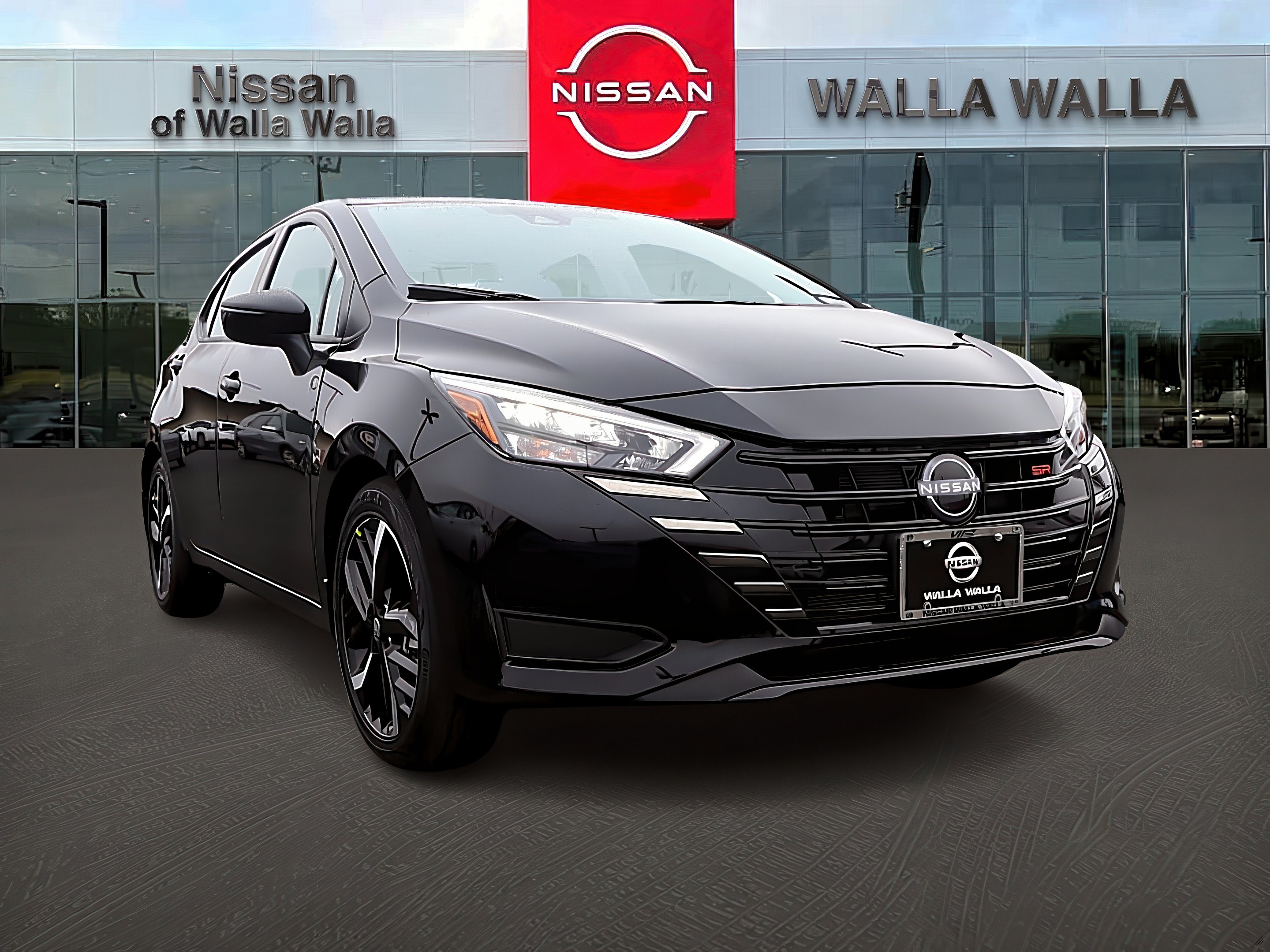 2025 Nissan Versa Sedan SR's photo