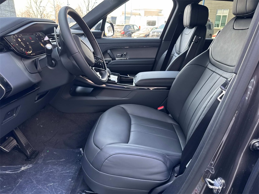 2025 Land Rover Range Rover Sport SE photo 18