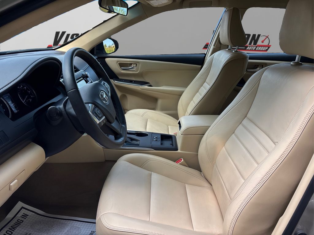 2016 Toyota Camry XLE photo 5