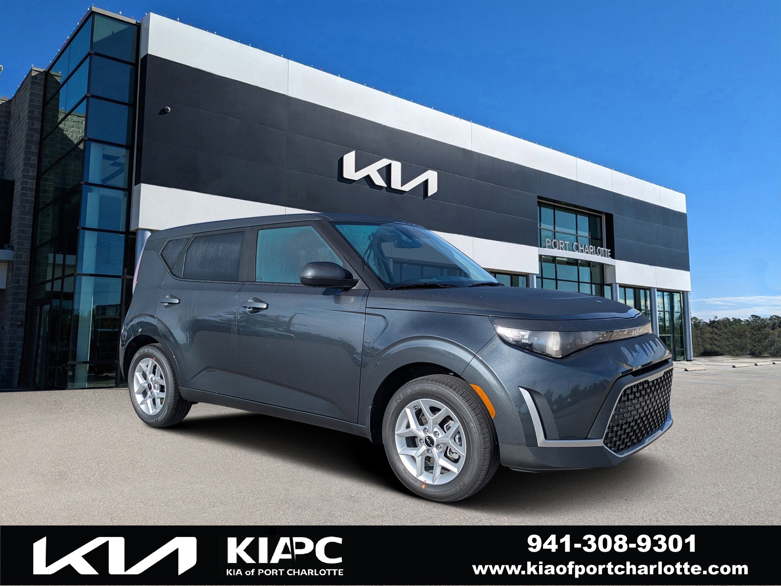 2025 Kia Soul LX's photo