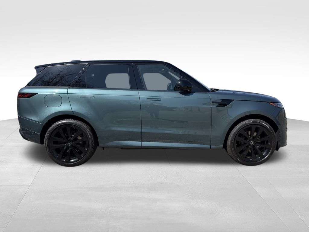 2025 Land Rover Range Rover Sport SE photo 4