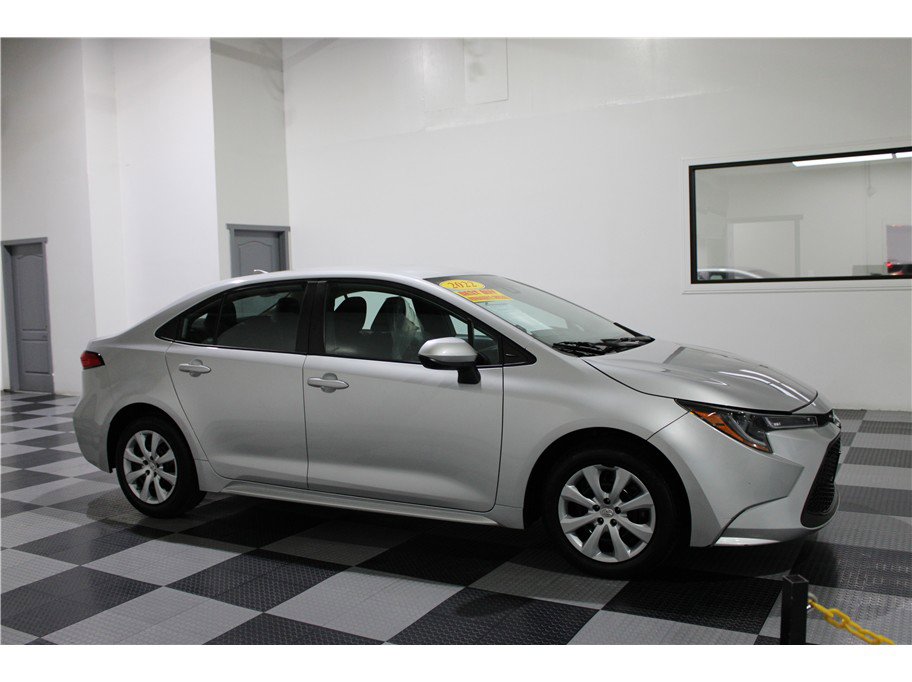2022 Toyota Corolla LE's photo