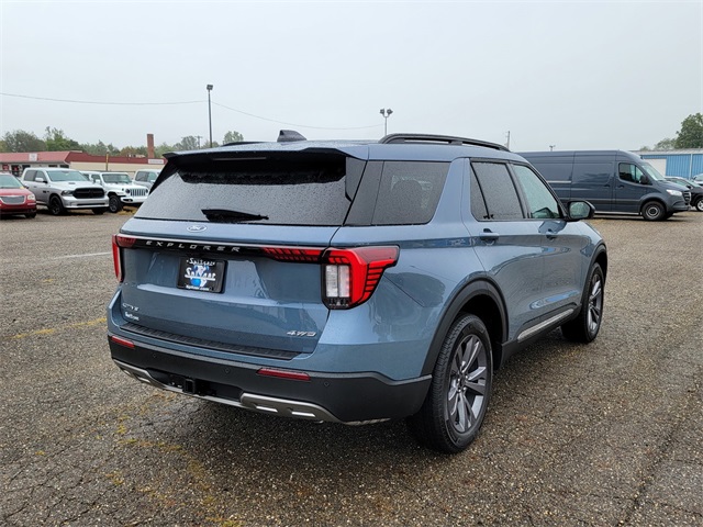 2025 Ford Explorer photo 3