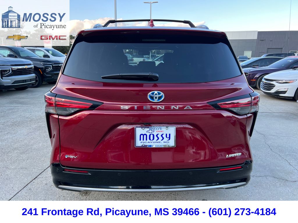 2025 Toyota Sienna Limited photo 4