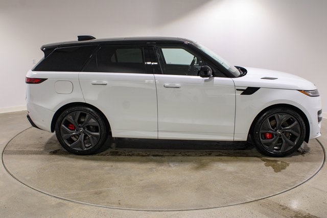 2025 Land Rover Range Rover Sport SE photo 5