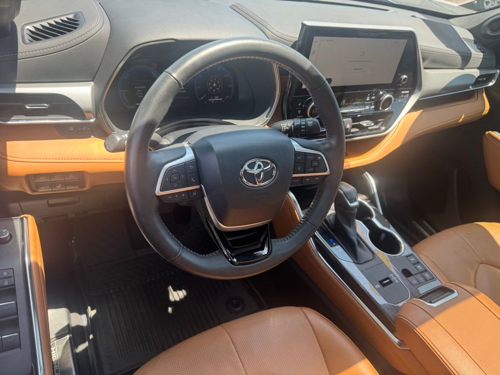 2023 Toyota Highlander Hybrid Platinum photo 21