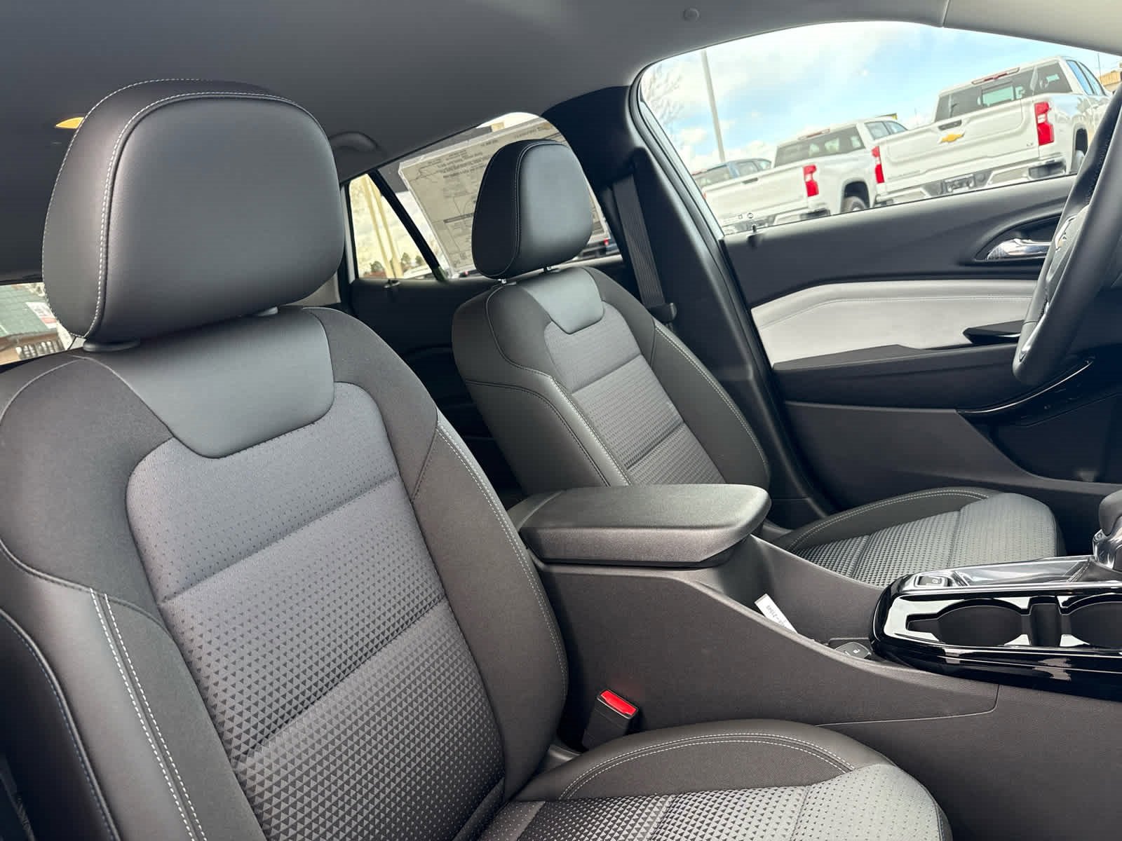 2025 Chevrolet Trax LT photo 29