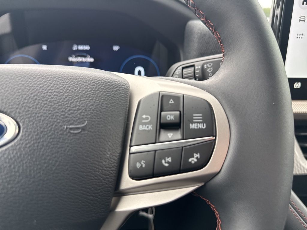 2025 Ford Explorer photo 27