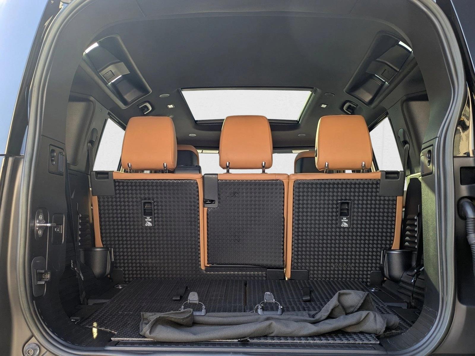 2023 Land Rover Defender S photo 6