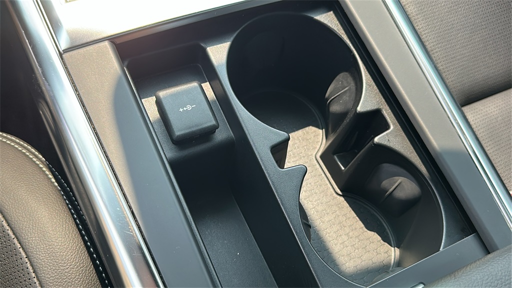 2024 Jaguar XF P300 R-Dynamic SE photo 22
