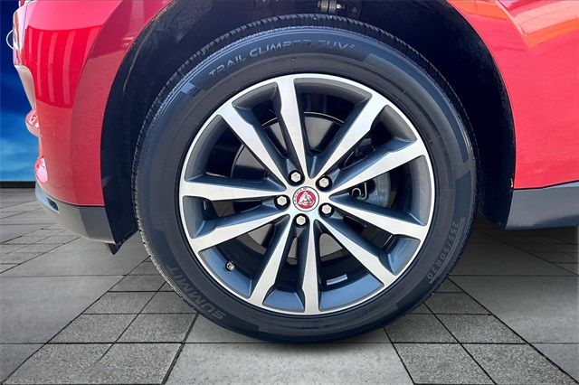 2017 Jaguar F-PACE Prestige photo 8