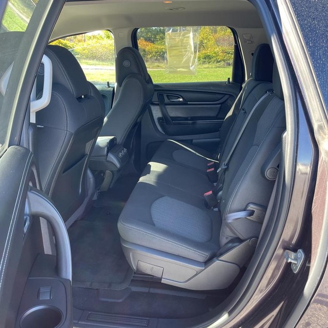 2015 Chevrolet Traverse 1LT photo 3