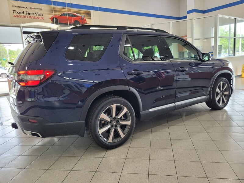 2025 Honda Pilot Touring photo 3