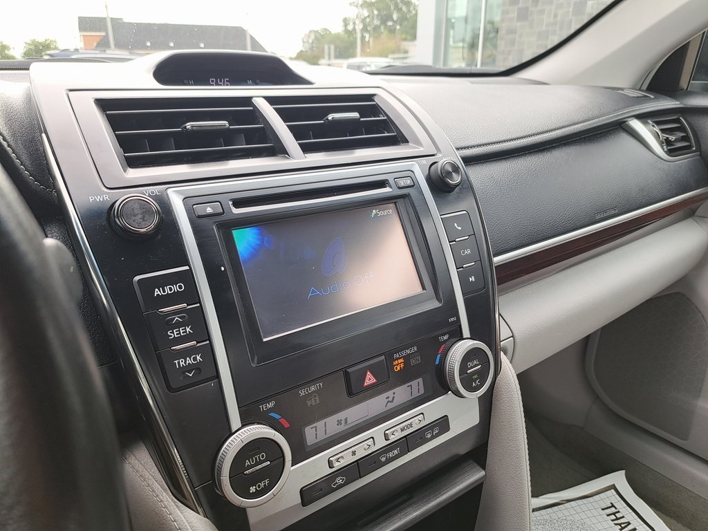 2012 Toyota Camry XLE photo 10