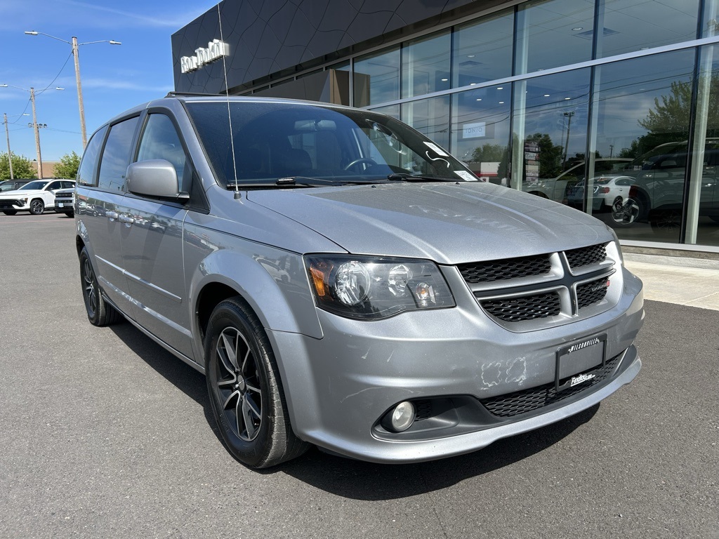 2016 Dodge Grand Caravan R/T photo 2