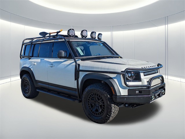 2024 Land Rover Defender 110 S photo 3