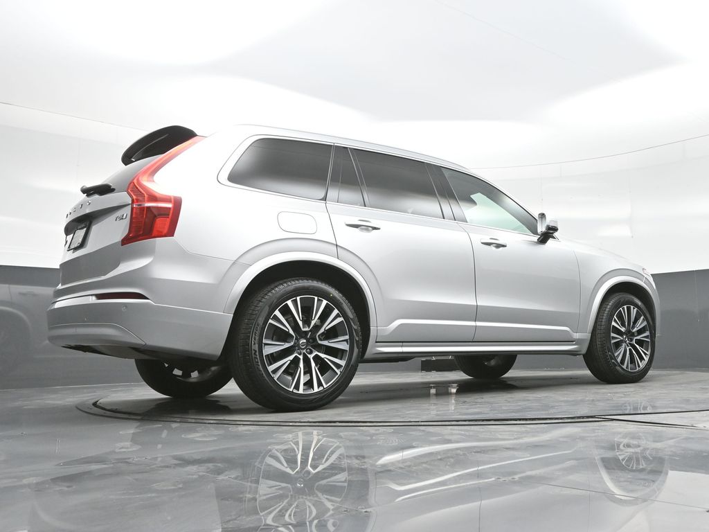 2022 Volvo XC90 T6 Momentum photo 21