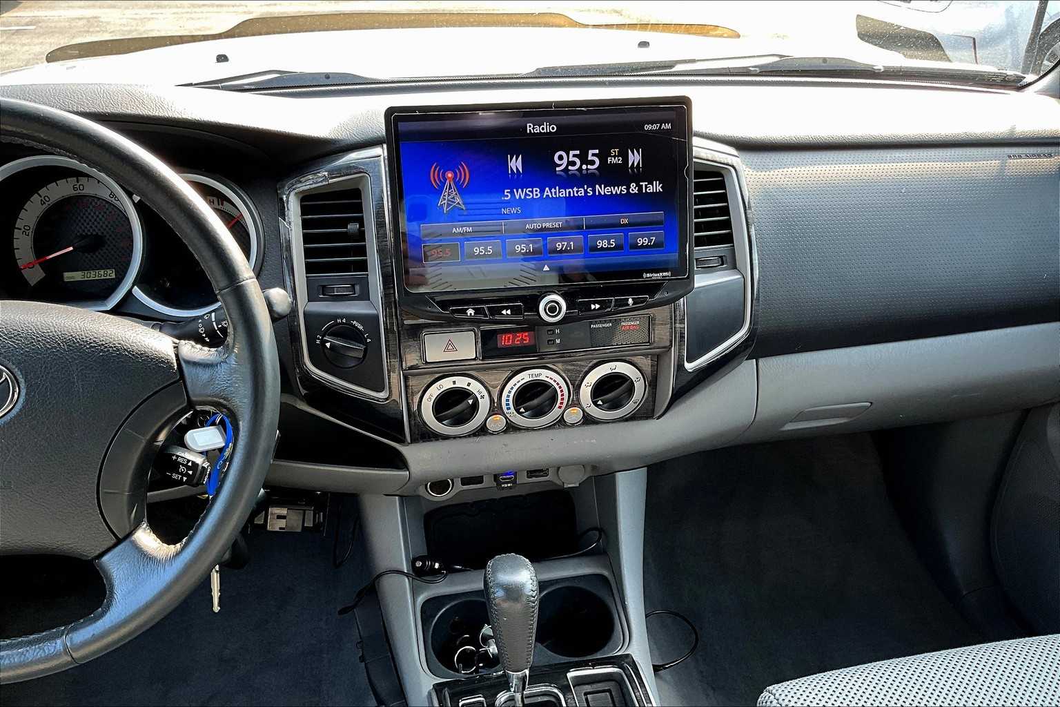 2011 Toyota Tacoma photo 6