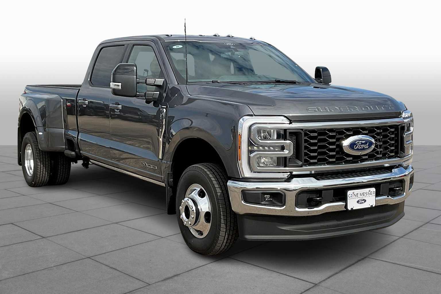 2026 Ford F-350 Lariat photo 2