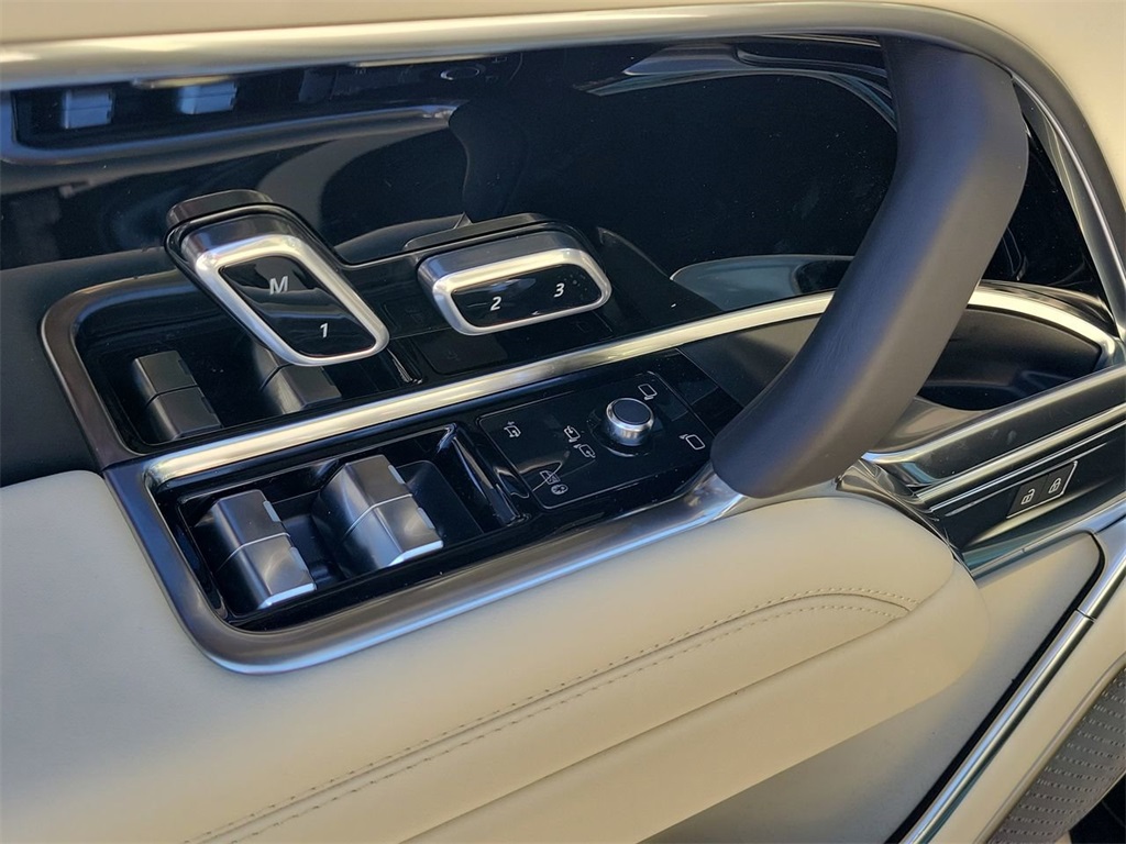 2025 Land Rover Range Rover Autobiography photo 22