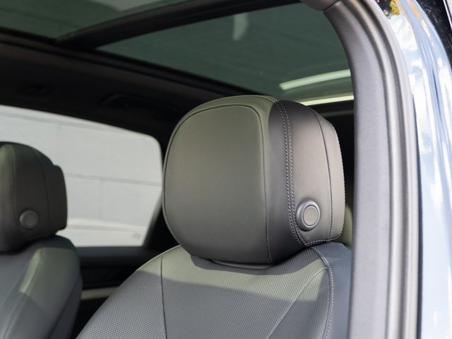 2026 Porsche Cayenne photo 18