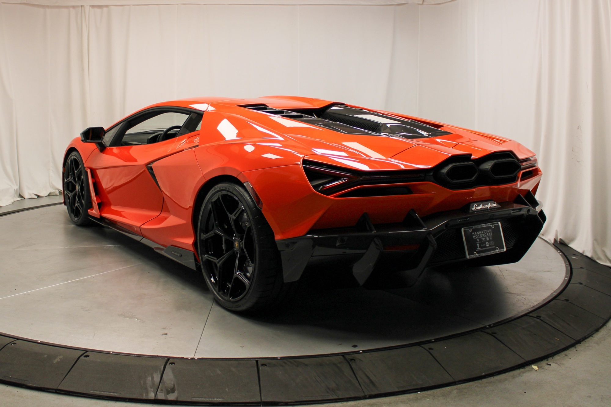 2025 Lamborghini Revuelto photo 3