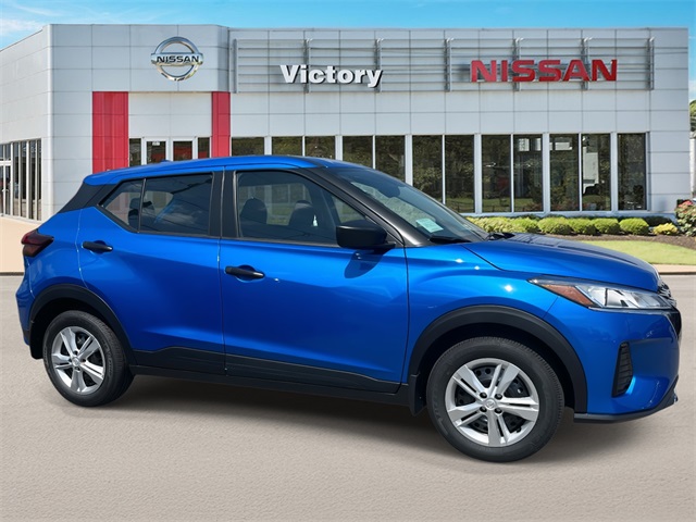 2025 Nissan Kicks Play S photo 2