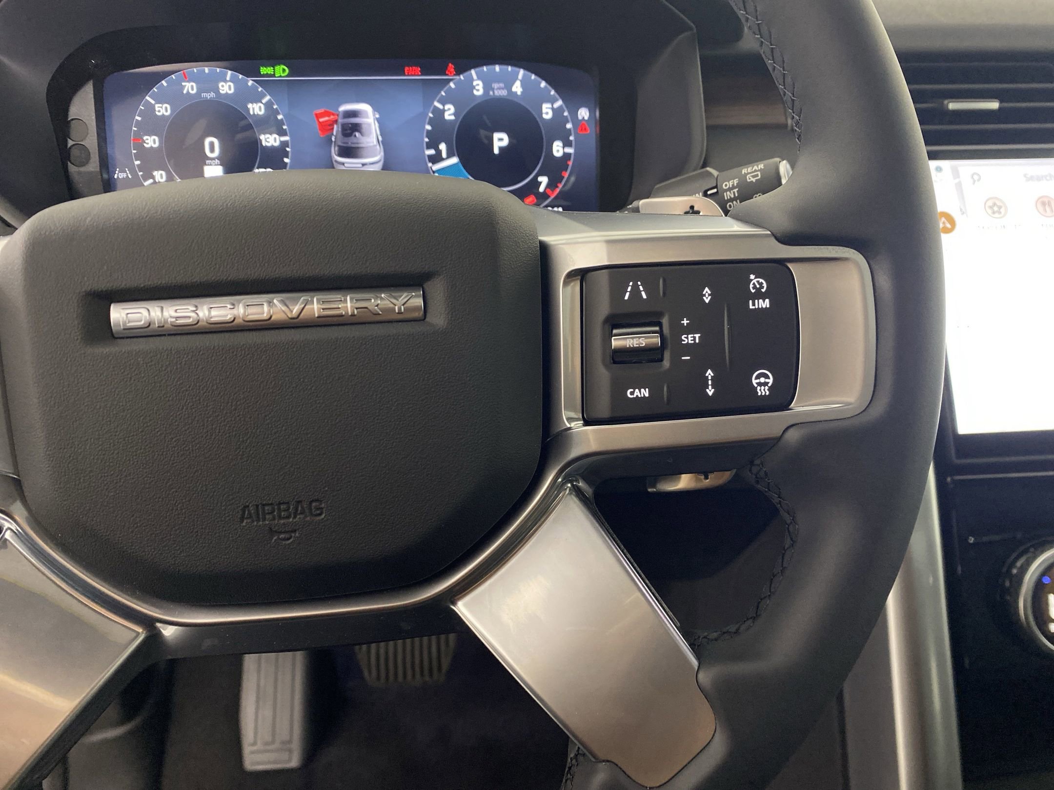 2025 Land Rover Discovery S photo 18