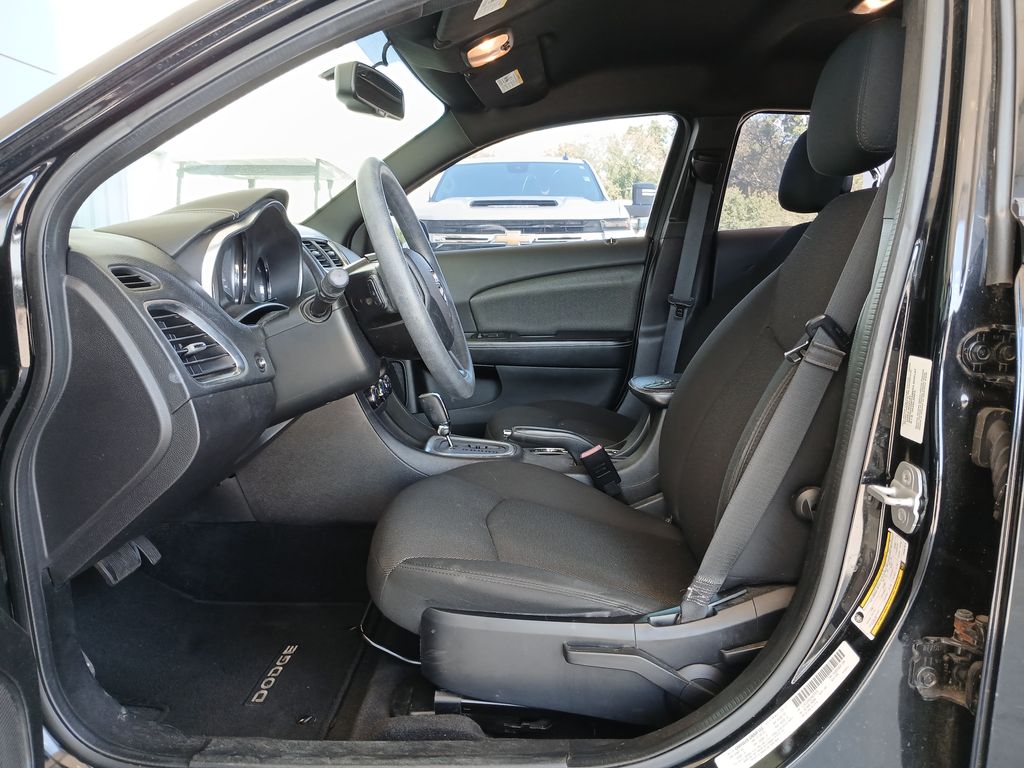 2013 Dodge Avenger SE photo 19