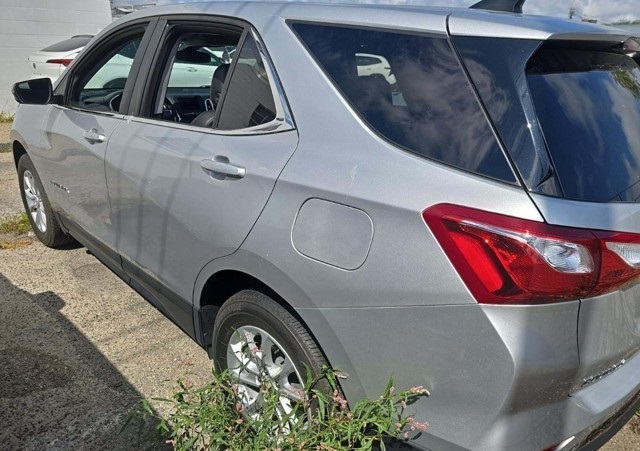 2021 Chevrolet Equinox LT photo 2
