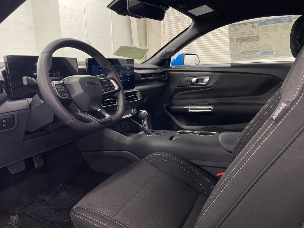 2025 Ford Mustang EcoBoost photo 4