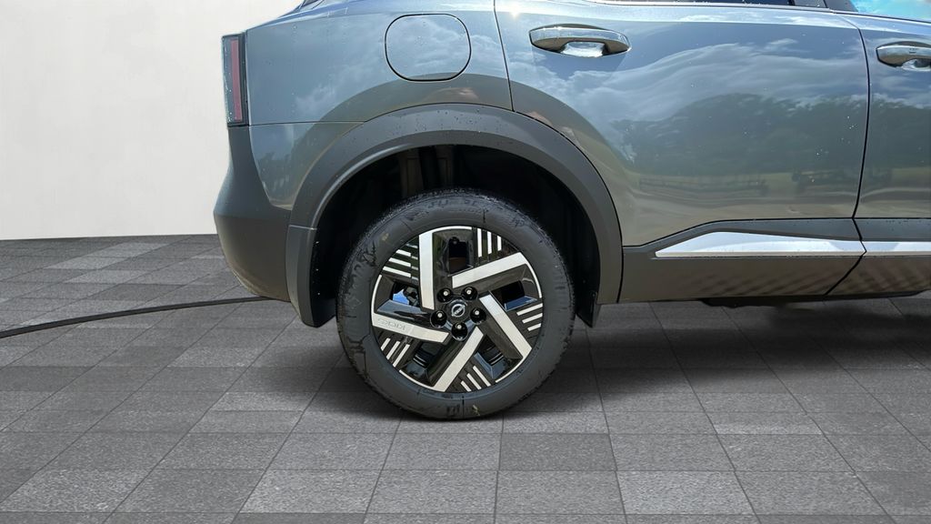 2025 Nissan Kicks SV photo 17