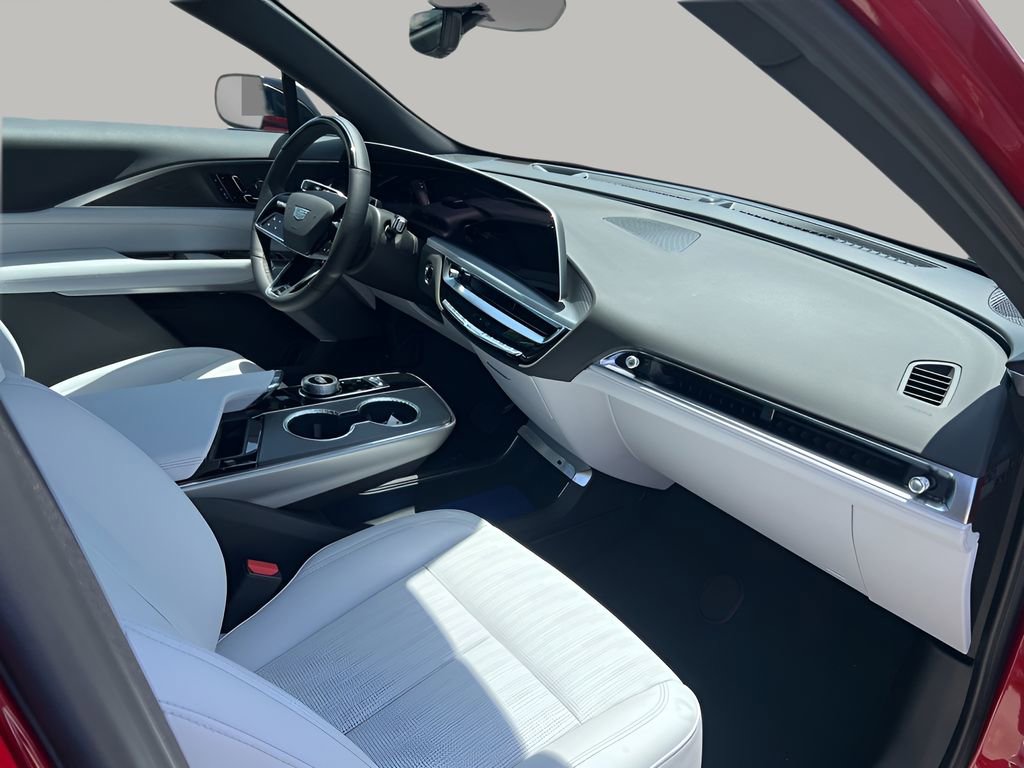 2025 Cadillac Lyriq Luxury photo 15