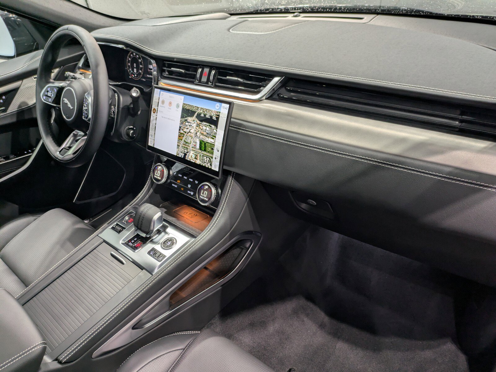 2026 Jaguar F-PACE R-Dynamic S P250 photo 25