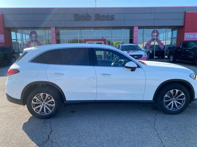 2025 Mercedes Benz GLC 300 4MATIC photo 3