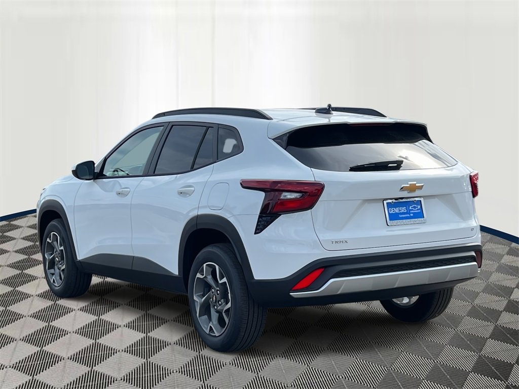 2025 Chevrolet Trax LT photo 3