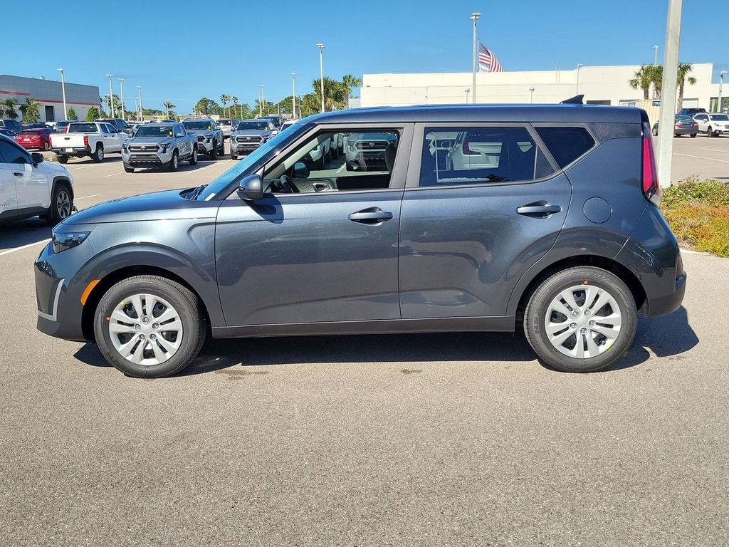 2025 Kia Soul LX S photo 8