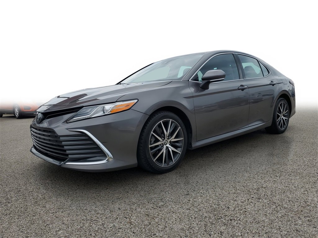 2022 Toyota Camry XLE photo 2