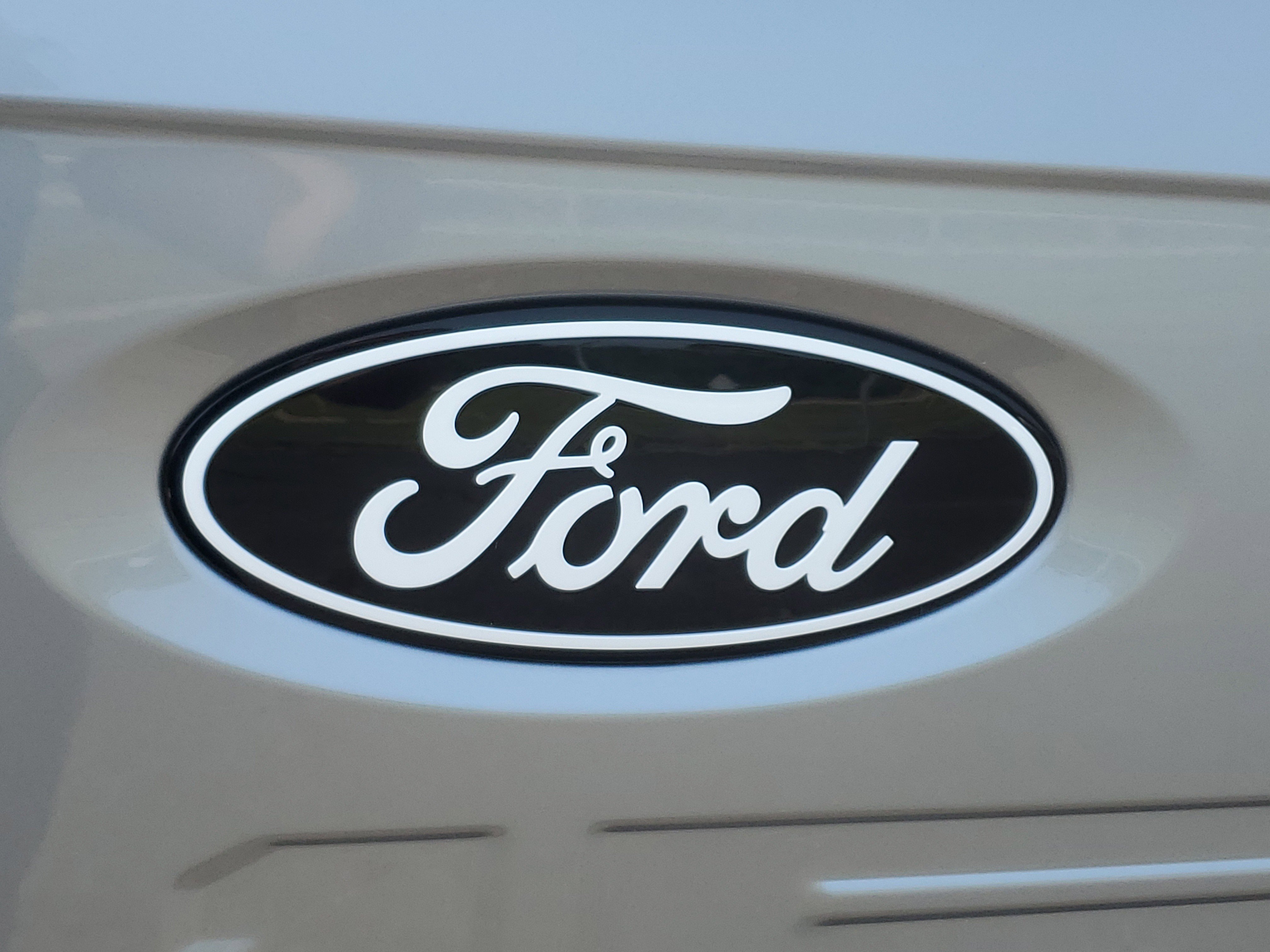 2025 Ford F-150 XLT photo 2