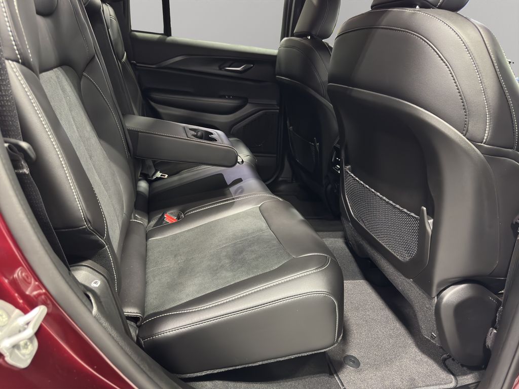 2025 Jeep Grand Cherokee Laredo Altitude photo 9