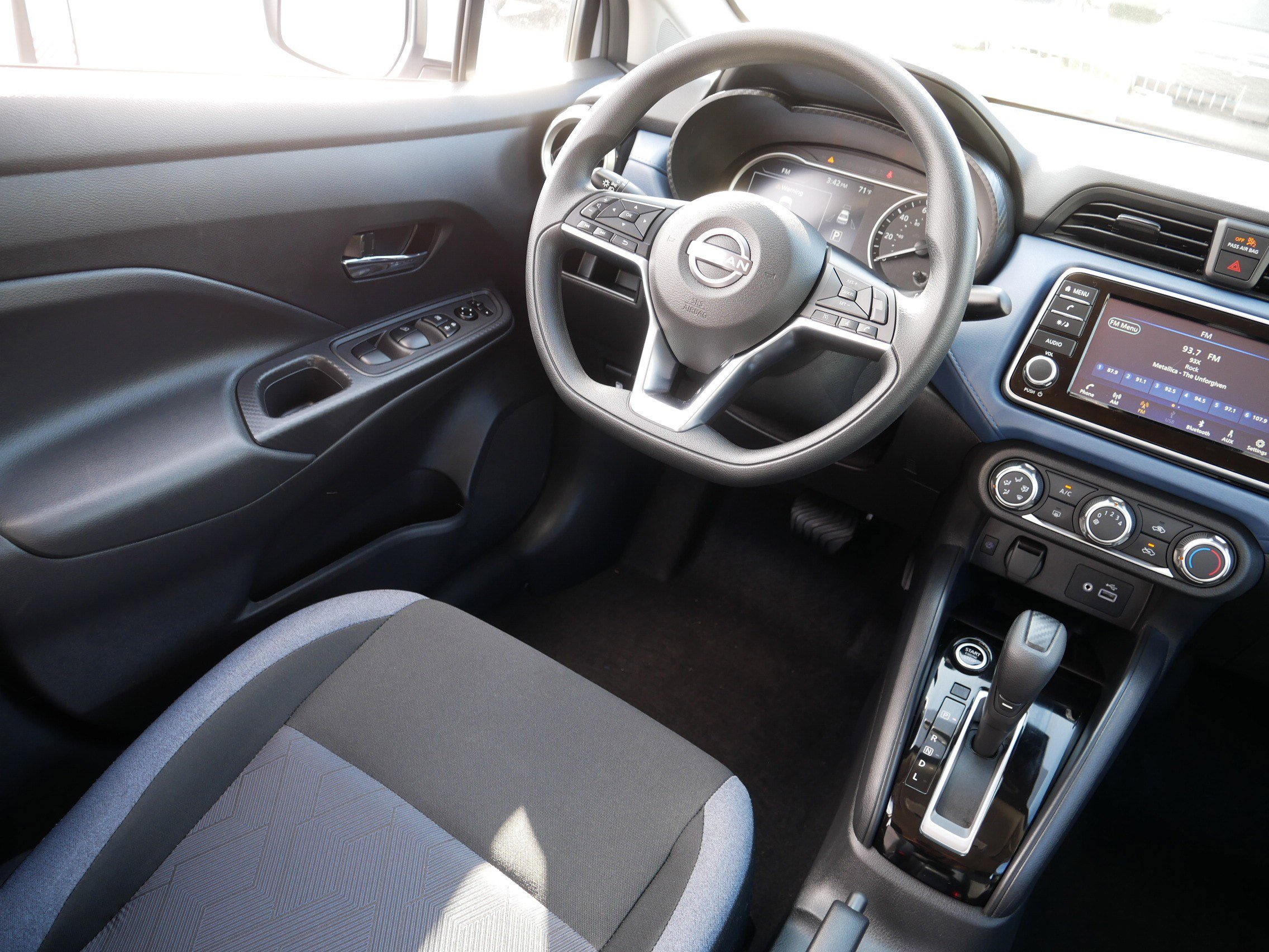 2024 Nissan Versa SV photo 9