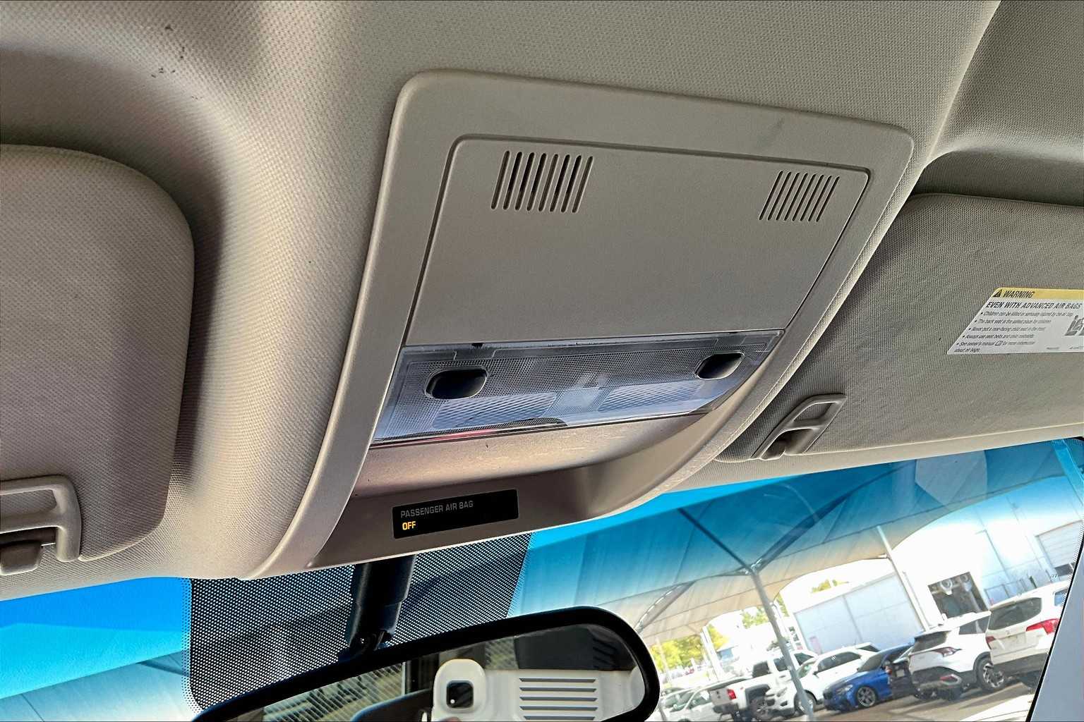 2012 Chevrolet Suburban LT photo 28
