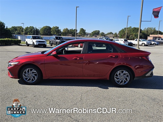 2024 Hyundai Elantra SEL photo 4