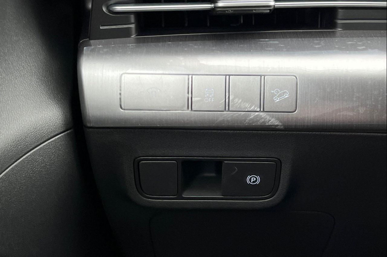 2025 Hyundai Kona SEL photo 27