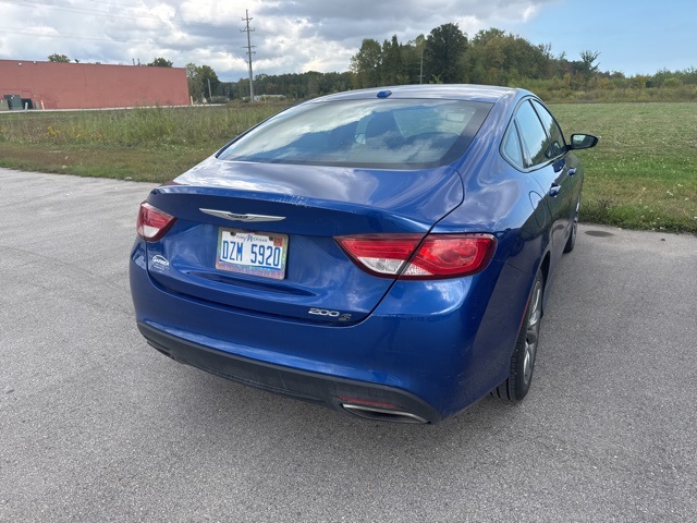 2016 Chrysler 200 S photo 9