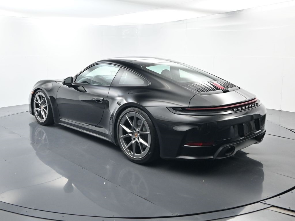 2025 Porsche 911 photo 2