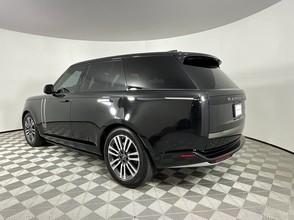 2023 Land Rover Range Rover SE photo 3