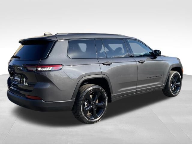 2025 Jeep Grand Cherokee Limited photo 3