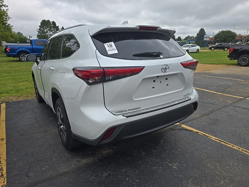 2022 Toyota Highlander XLE photo 5