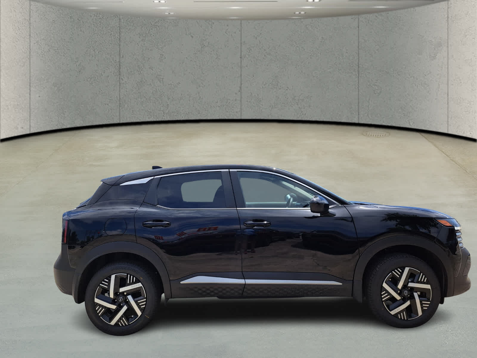 2025 Nissan Kicks SV photo 4